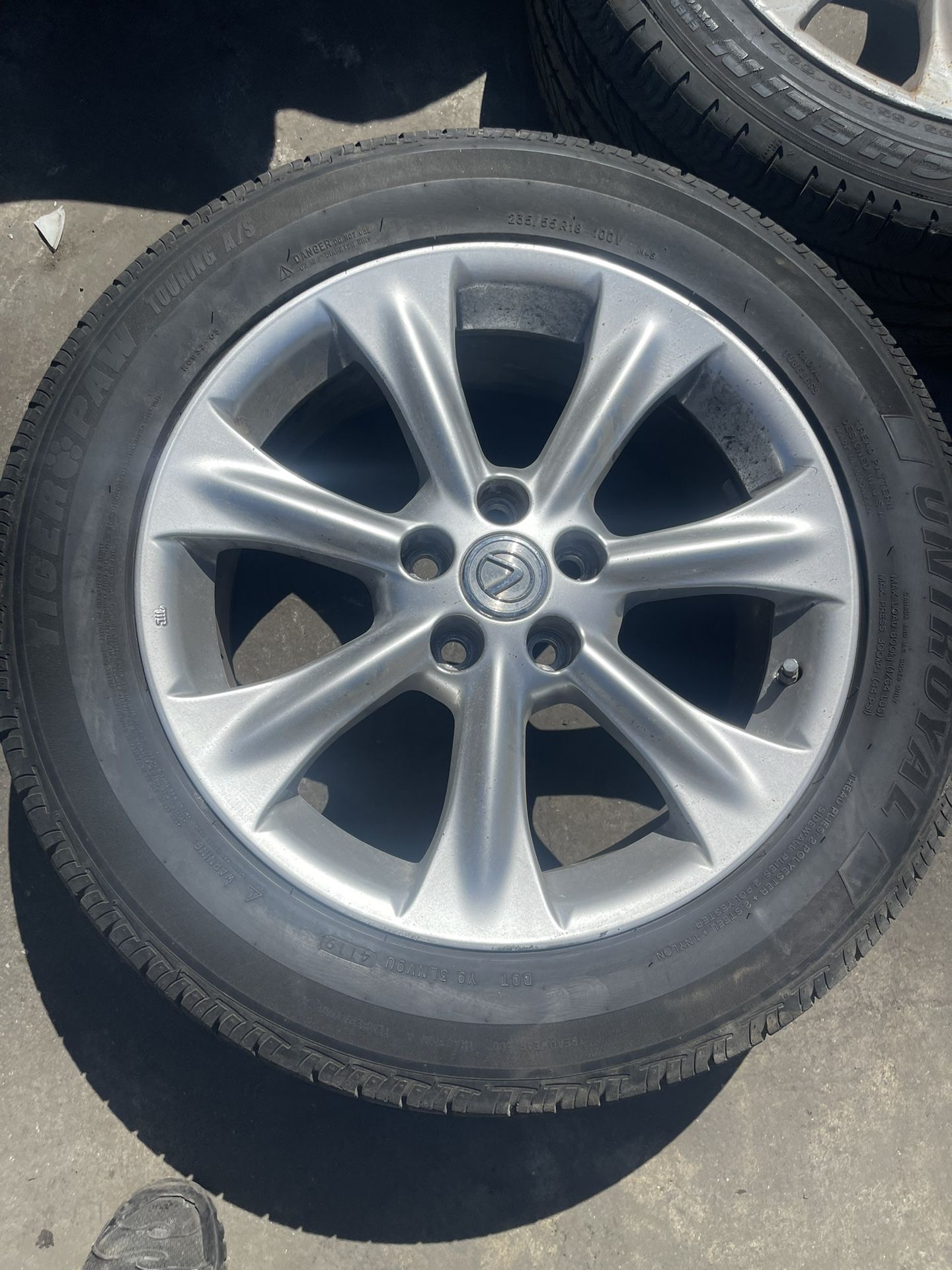Lexus Or Toyota 18 Inch Set of rim and tire parts