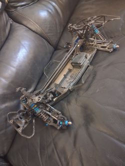 Team Associated RC8 4WD Chassis