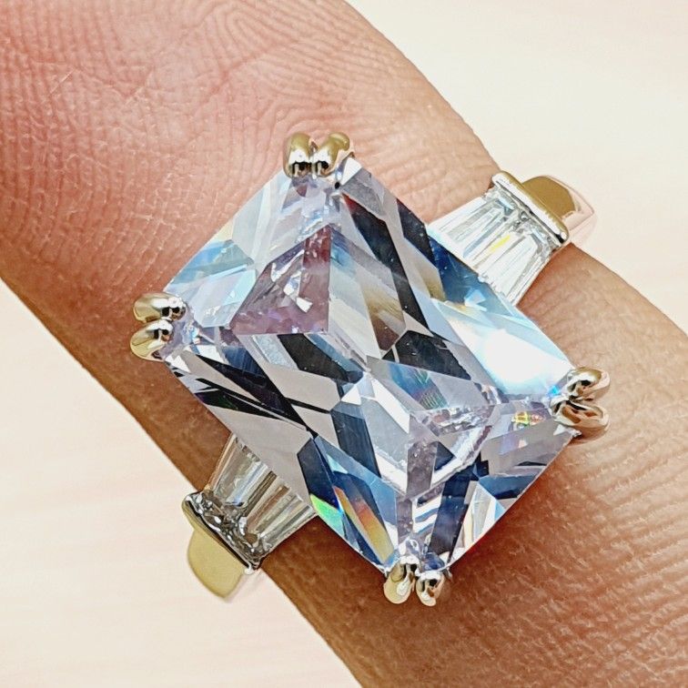 "Radiant Cut Gemstone Zircon Luxury Wedding Rings for Women, PD558
 
  