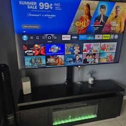 TV 65" TCL Con Mesa De Chimenea Con Soporte TV 