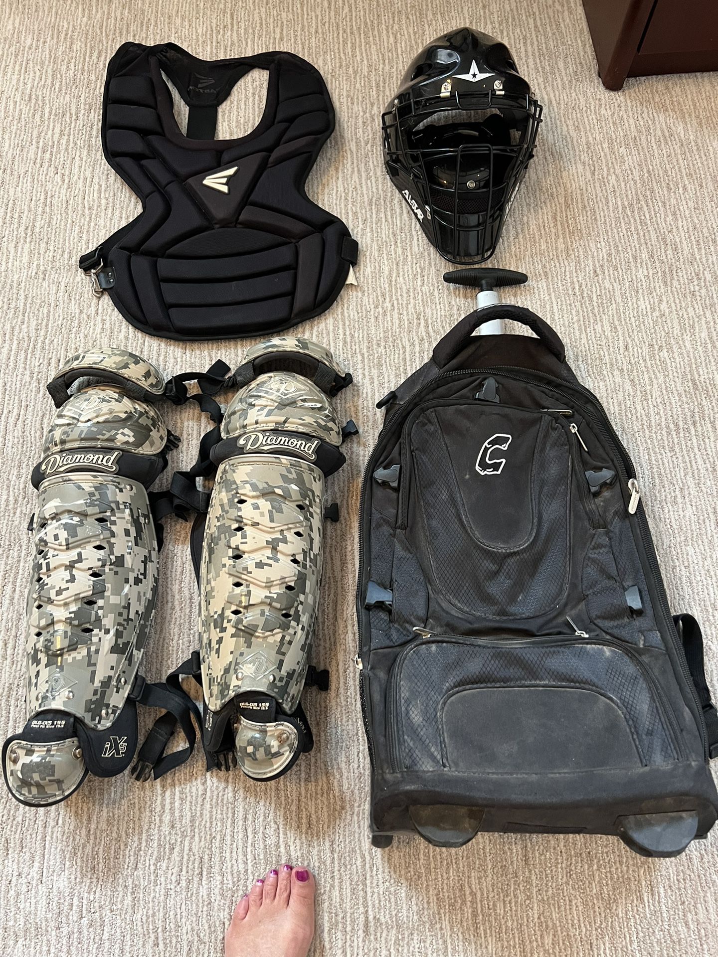 Catchers Equipment:  Full Set  (Suggested Kids Age - 10-15 Years). 