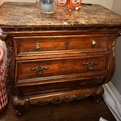 Dresser And Night Stands 