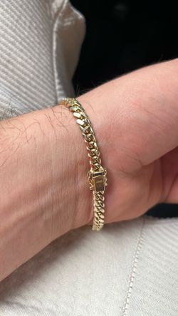Solid gold bracelet