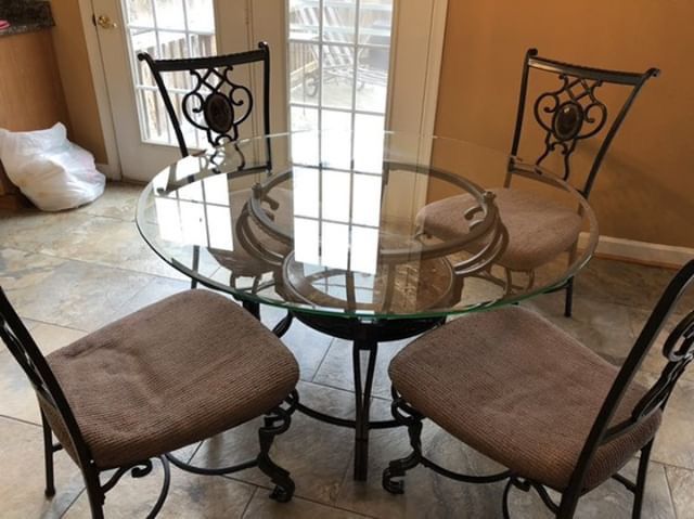 Table Set w/4 Chairs