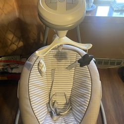 Graco Baby Swing and bouncer