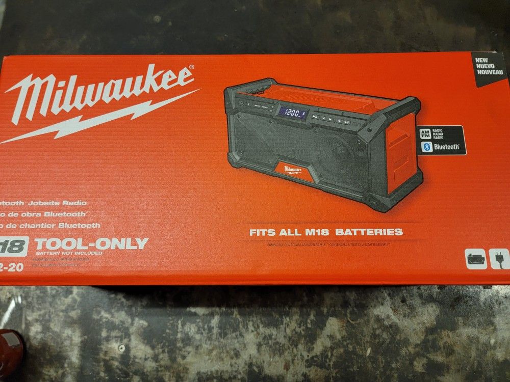 Milwaukee Bluetooth Radio M18