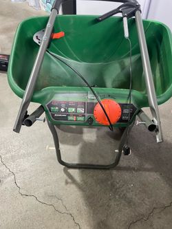 Scotts Turf Builder EdgeGuard DLX Broadcast Spreader