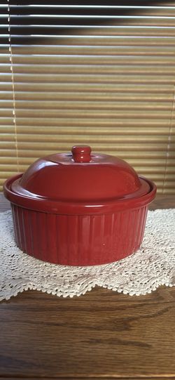 Red stoneware covered casserole dish 7.5” diameter ribbed design Portugal dishwasher microwave safe