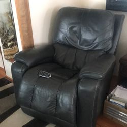 Lazy boy Rocker With Remote For Back, Leg Rest, Head Rest And Lumbar