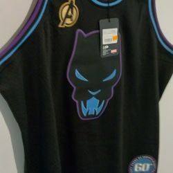 LIDS XXL BLACK PANTHER JERSEY (NEW ÍTEM) ASKING $30 FIRM ON THE PRICE 