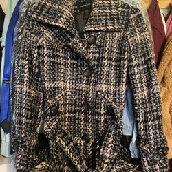 FREE:EXCELLENT CONDITION WOMEN/JR SIZE SMALL WARM CUTE JACKET 