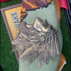 1970s ~ 11" INDIAN CHEIF feather headdress vtg brass wall plaque Native American
