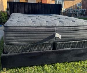 Beutiful king bed with good mattress set