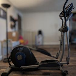 Pro form XP 130 Elliptical for Sale in Santa Clarita CA OfferUp