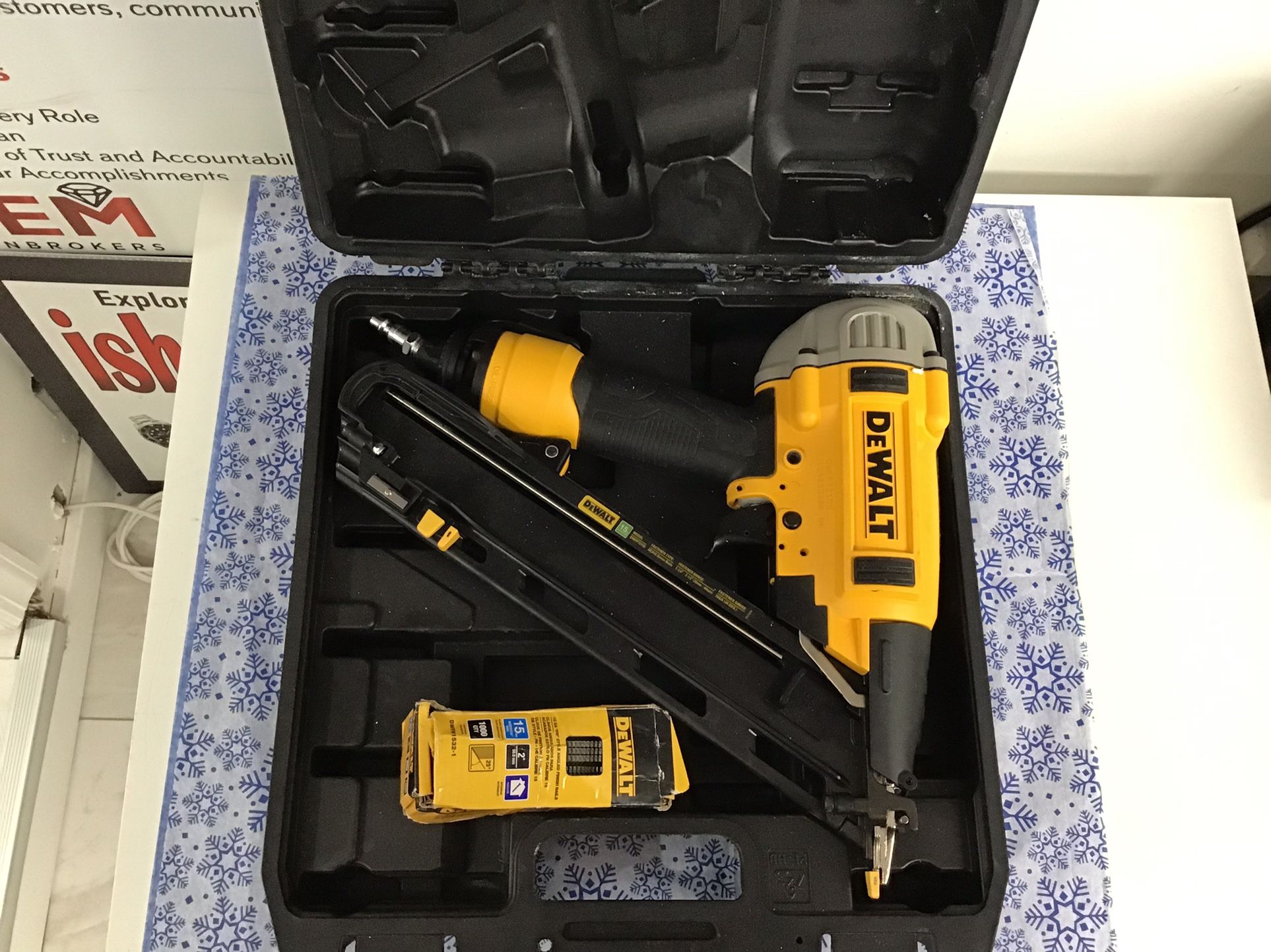 Dewalt finishing Nail 