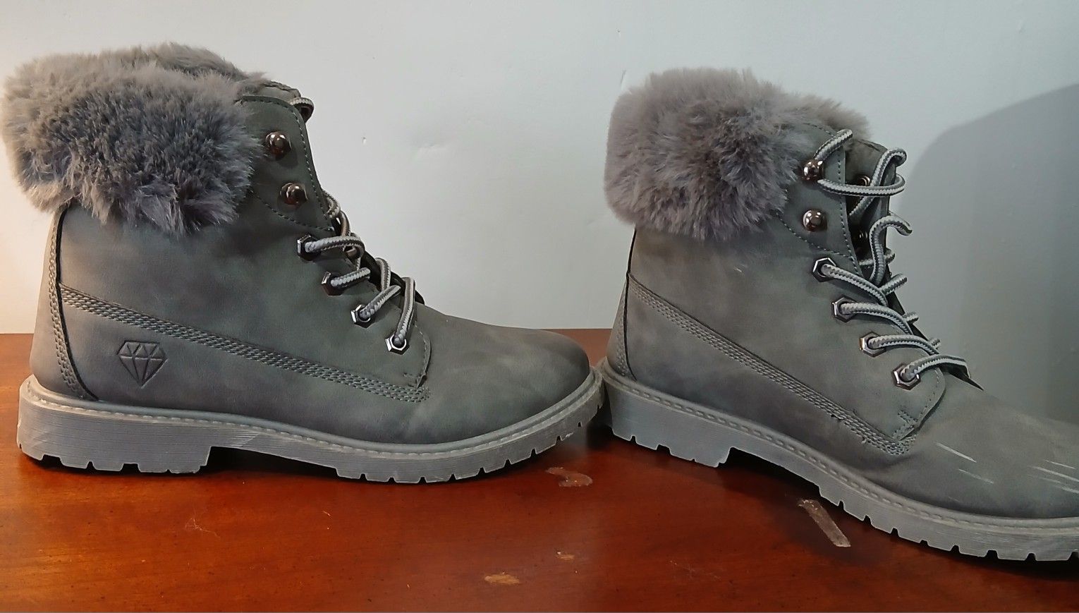 Rock and Candy Women's Grey Faux Fur Boots. Size 7.5