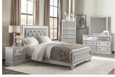 New luxurious mirrored bedroom set!