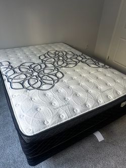 Queen Size Pillow Top Mattress New