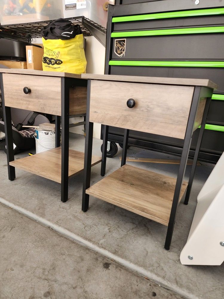 2 Matching Nightstands