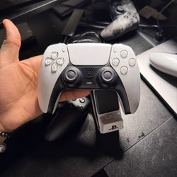 PS5 Controllers & PS5 Controller Charging Station
