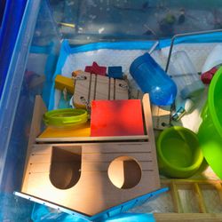 Split- level small pet habitat