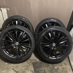 20 Inch All Black Vogues