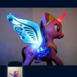 First come first pick up!
Amazing Original My Little Pony Princess vintage talking pony Twilight Sparkle like New.
Incredible quality!!!!
Talk and mov