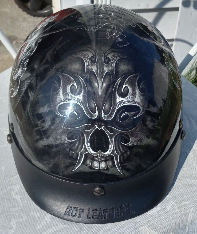 WOMAN'S DOT HELMET MEDIUM