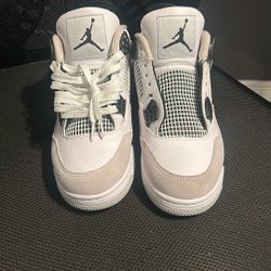 military black jordan 4