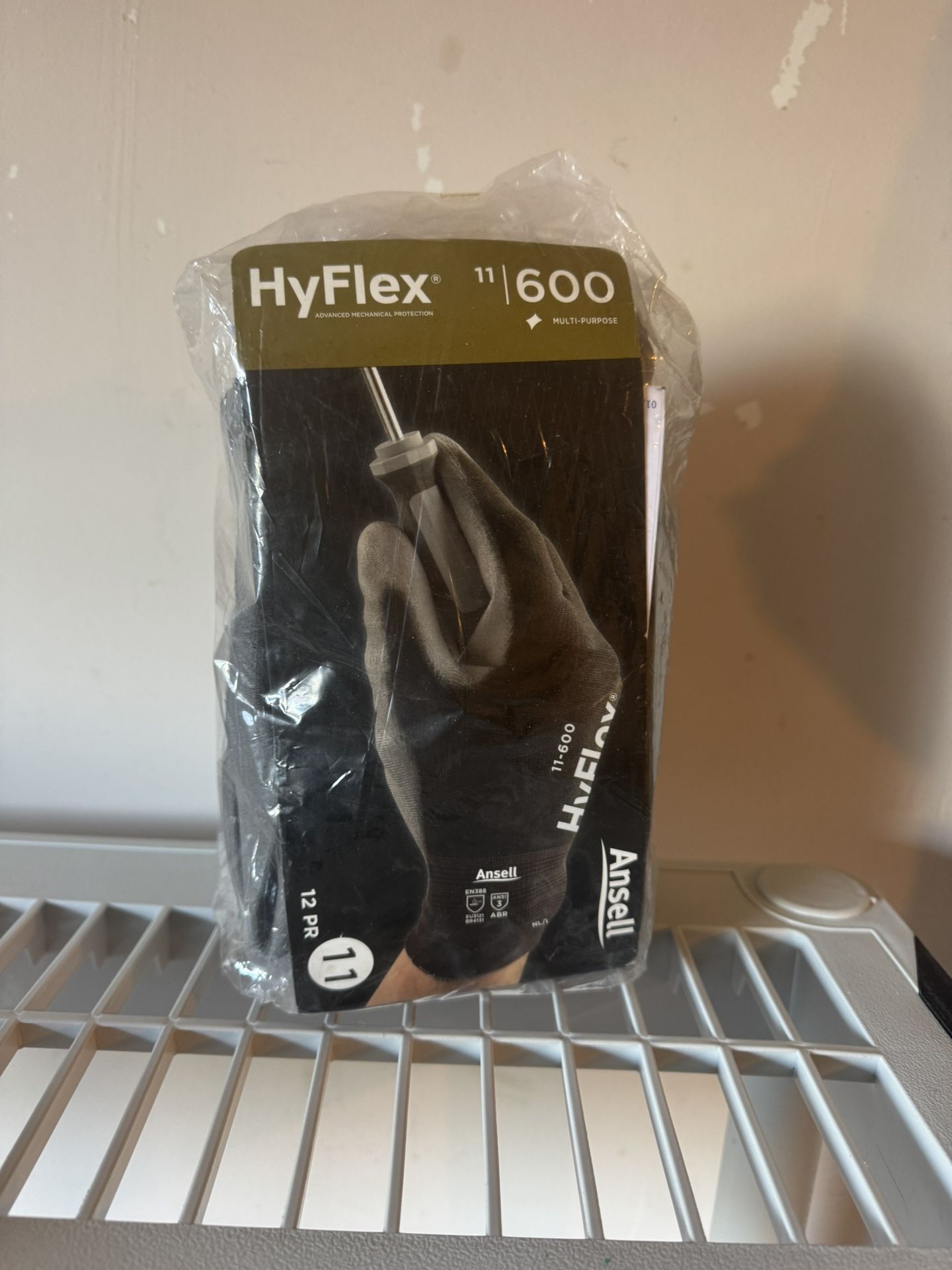 Ansell HyFlex 11-600 Size 11 Gloves - New