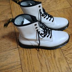 Size 8-9 Doc Martins