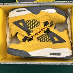 Jordan 4 Retro “Lightning” - Size 8.5 Men / 10 Women