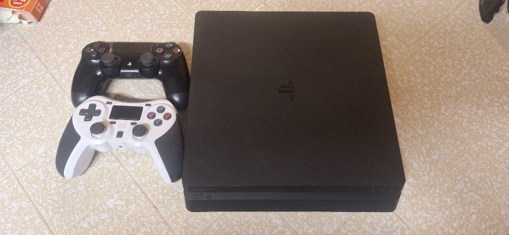 Ps4 With 2 Controllers