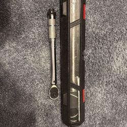 Torque Wrench 3/8 Ft Pounds Up To 100 1/4 IN LB Up To 200