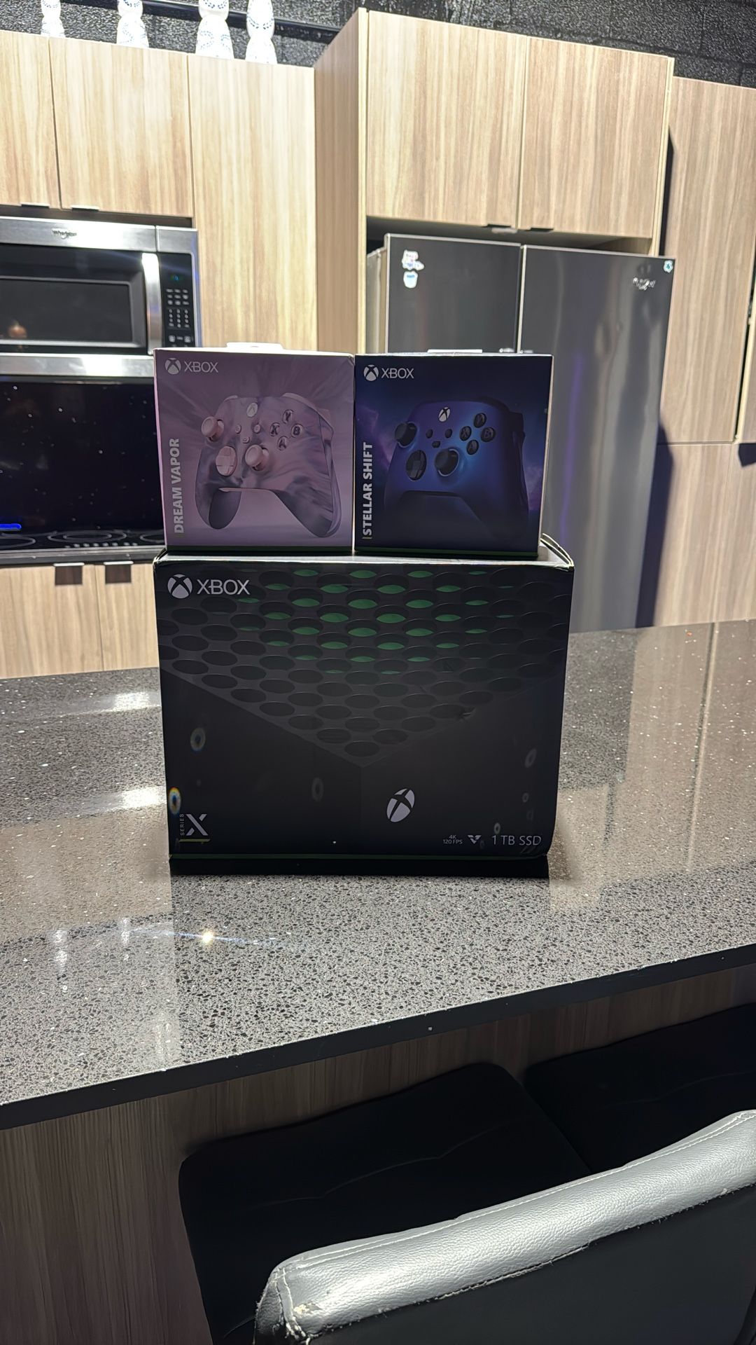 Xbox Series x 1TB Comes With Two Controllers
