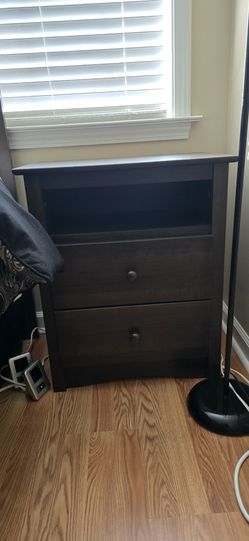 King Size headboard and matching bedside tables