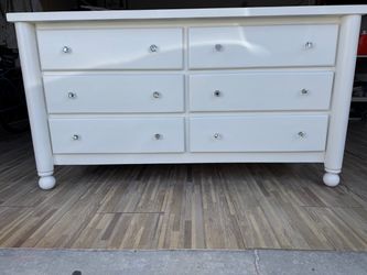 6 DRAWER SOLID WOOD WHITE DRESSER