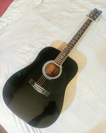 Beautiful Acoustic Guitar in Excellent Condition