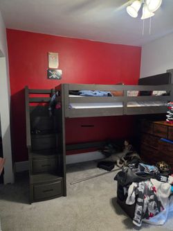 Rooms To Go Kids Bunk Bed Brown 2 mattresses built in steps great condition