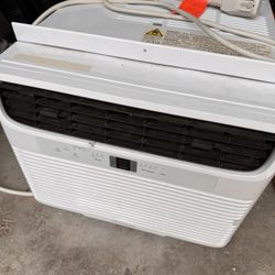 Window air conditioner unit