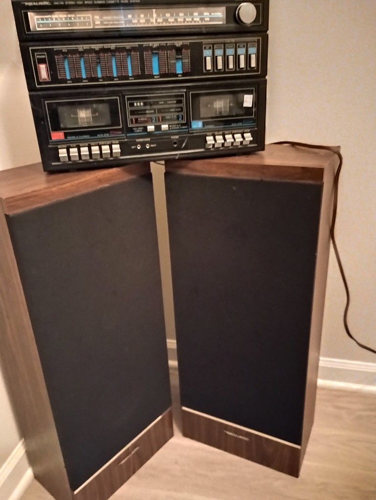 Vintage realistic stereo System excellent condition