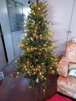 Balsam hill pre lit 8 ft noble fir christmas tree  with storaqge tote bag