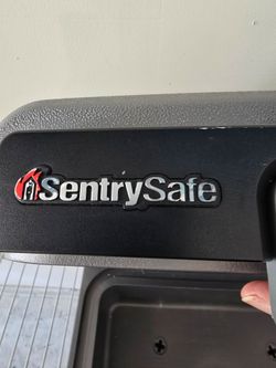 SentrySafe 0.28-cu ft Fireproof Waterproof