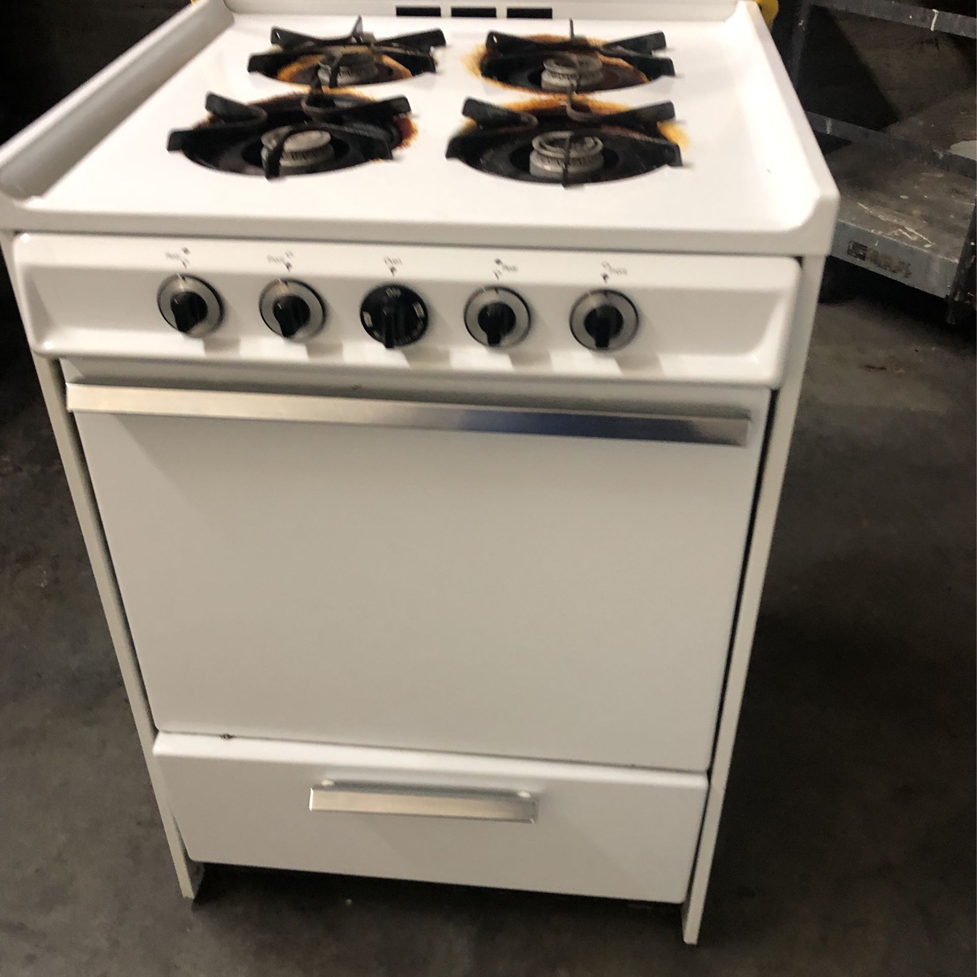 HOTPOINT Medium Size Stove