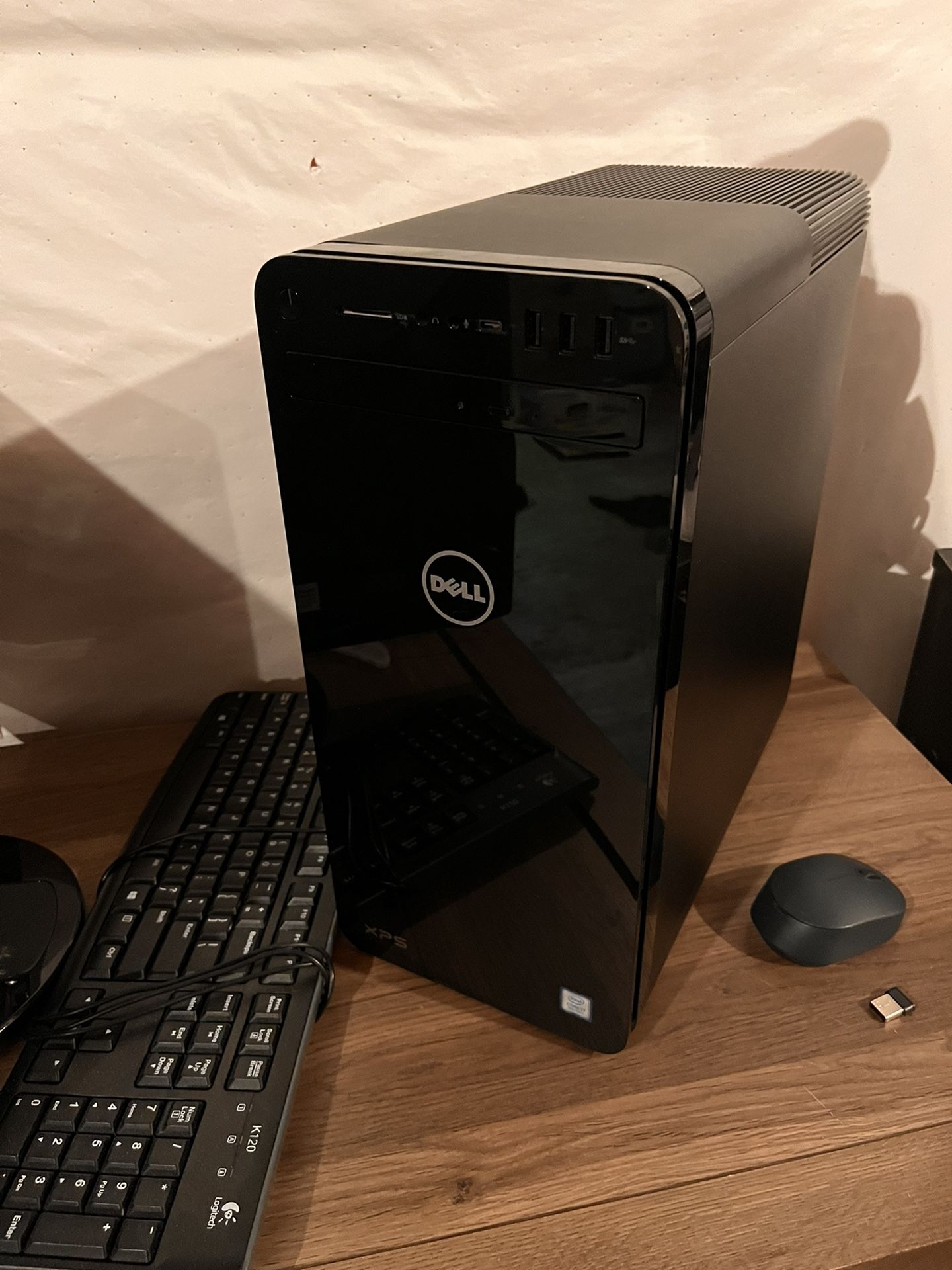 Dell XPS 8930 / ViewSonic VS15451 22” Monitor
