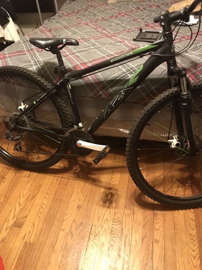 K2 shadow nine 29er hardtail med person 5’6”-5’10”