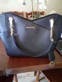 Michael Kors Jet Set Large Leather Shoulder Bag