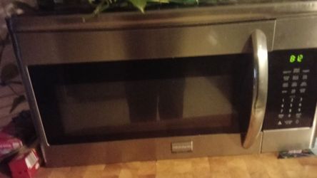 Stove fridge dishwasher pretty much new