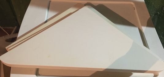 4 Adjustable Corner Shelves - Fits Most Corners!