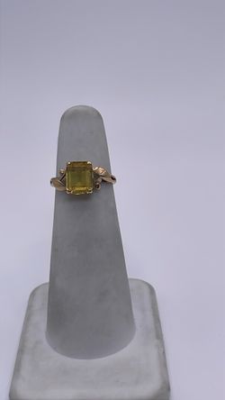 10k gold ring with yellow CZ